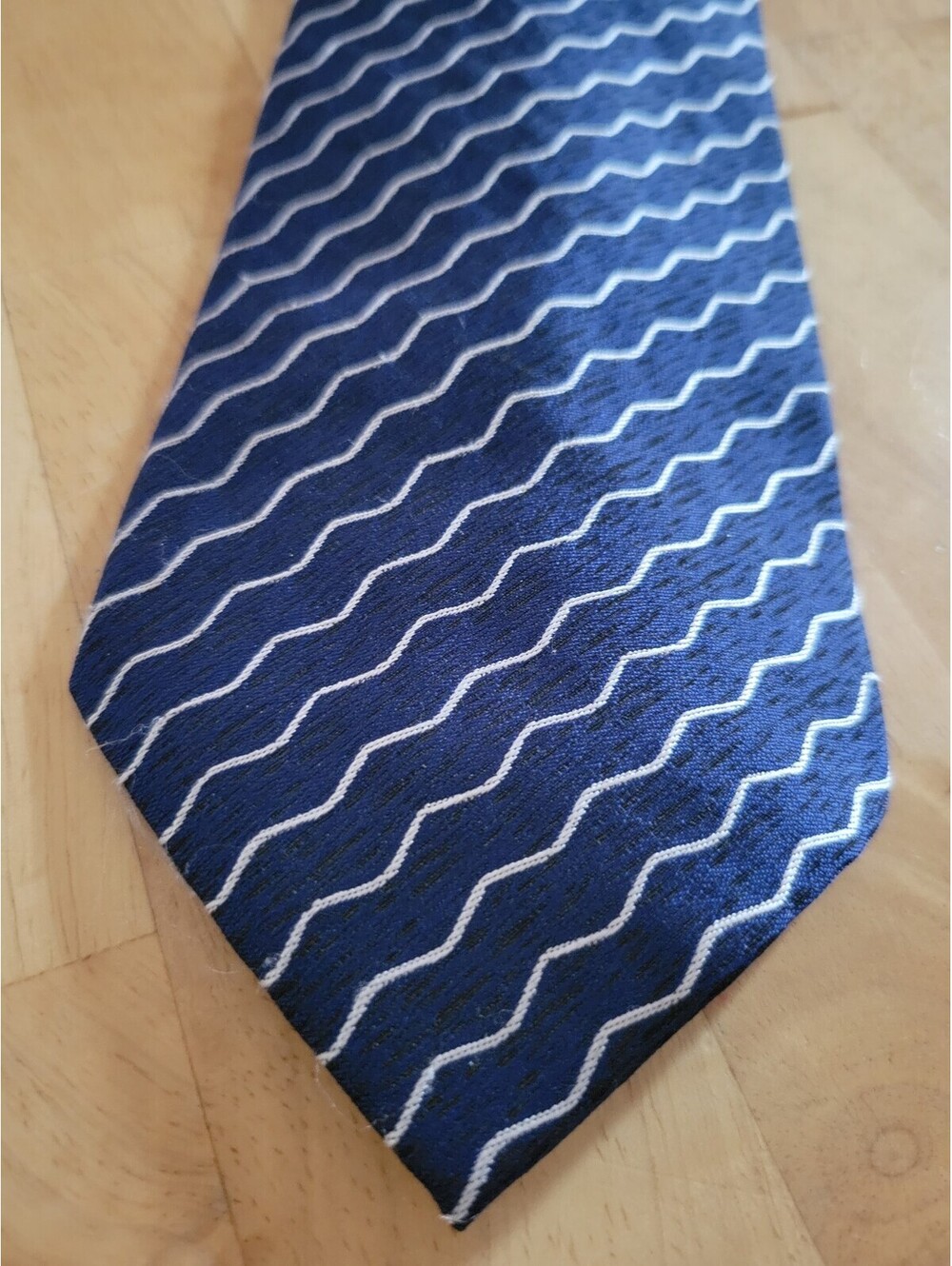 Giorgio Armani Cravatte Vintage Tie Blue White Striped Wave Pattern Silk Italy